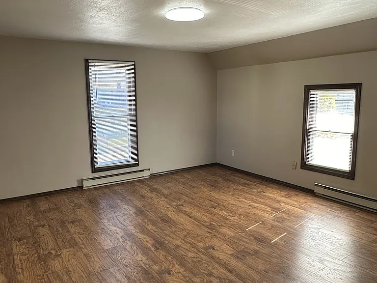 713 N Main St #1/2 — Photo 2