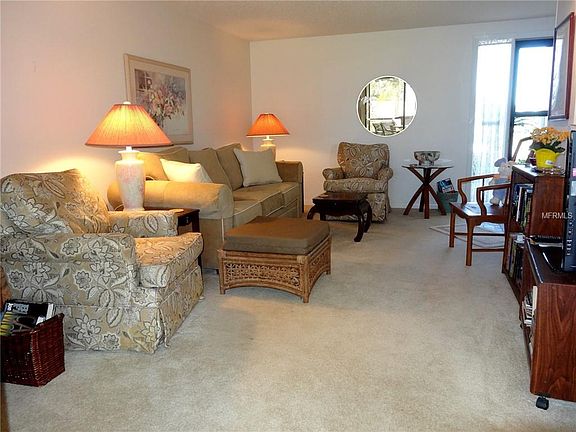 4th image of 4 Buck Cir