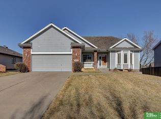 1219 Cork Dr, Papillion, NE 68046