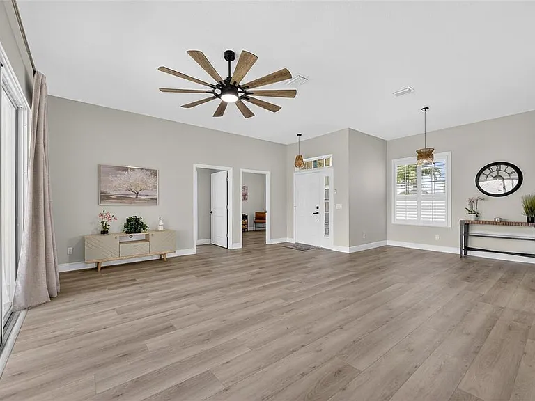1103 Villeroy Dr — Photo 4