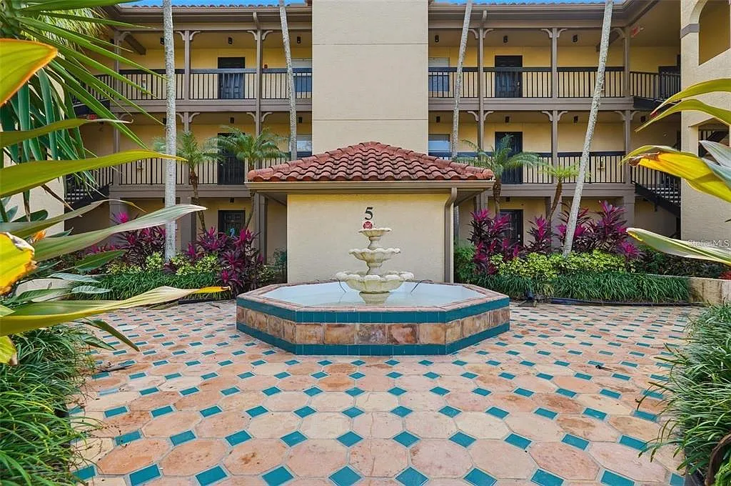3 bed, 2.5 bath, 1294 sqft, $3,200 — Photo 2