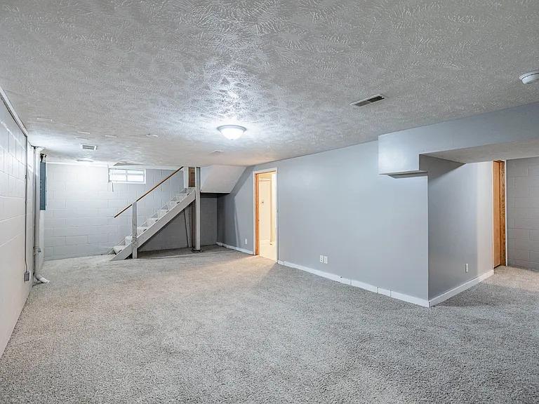 2991 Holdrege St — Photo 32