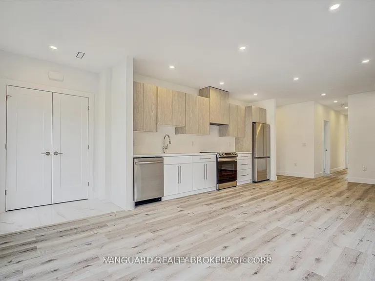 1937 Lawrence Ave W #COACH HOUSE — Photo 7