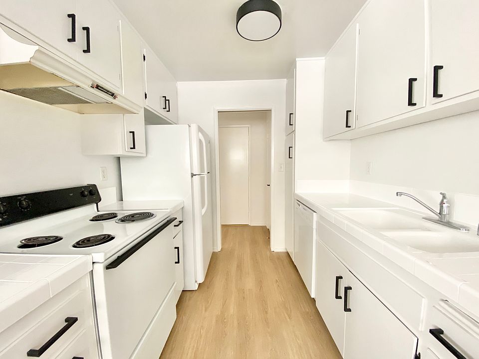 1st image of 10990 Wellworth Ave #206A
