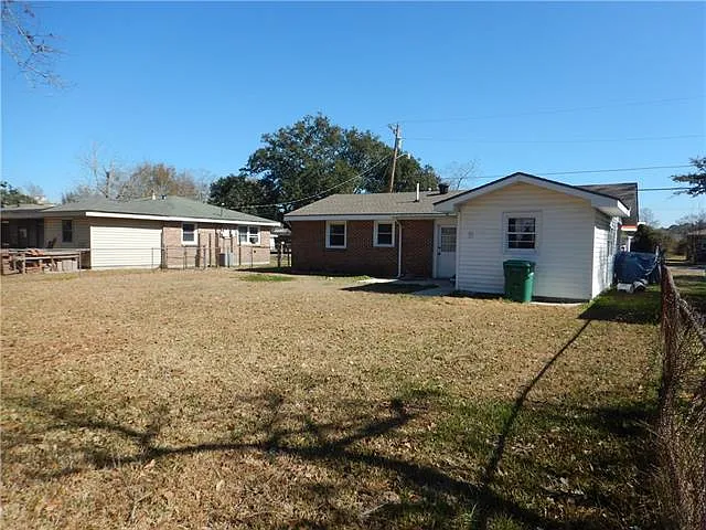 3 bed, 1.0 bath, 1200 sqft, $1,450 — Photo 4