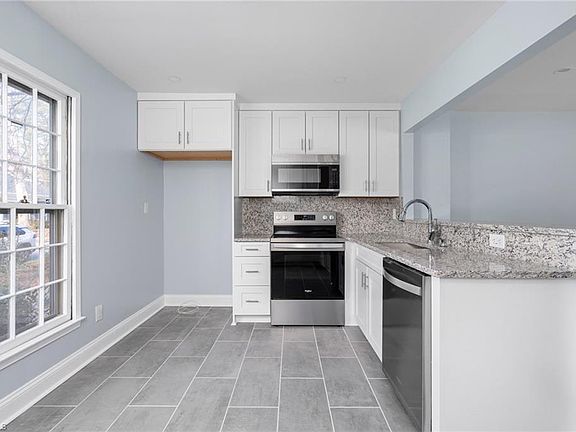 5th image of 404 D Fisher Park Cir