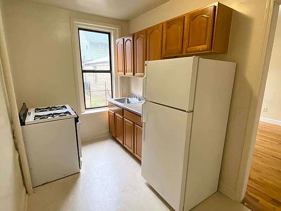 2nd image of 2516 Bedford Ave #1P
