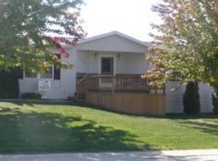 8400 Tamarack Dr, Machesney Park, IL 61115