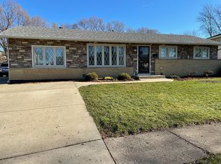 265 Fleetwood Ln, Elk Grove Village, IL 60007