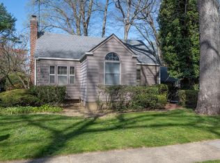 29 Buckeye Rd, Glen Cove, NY 11542