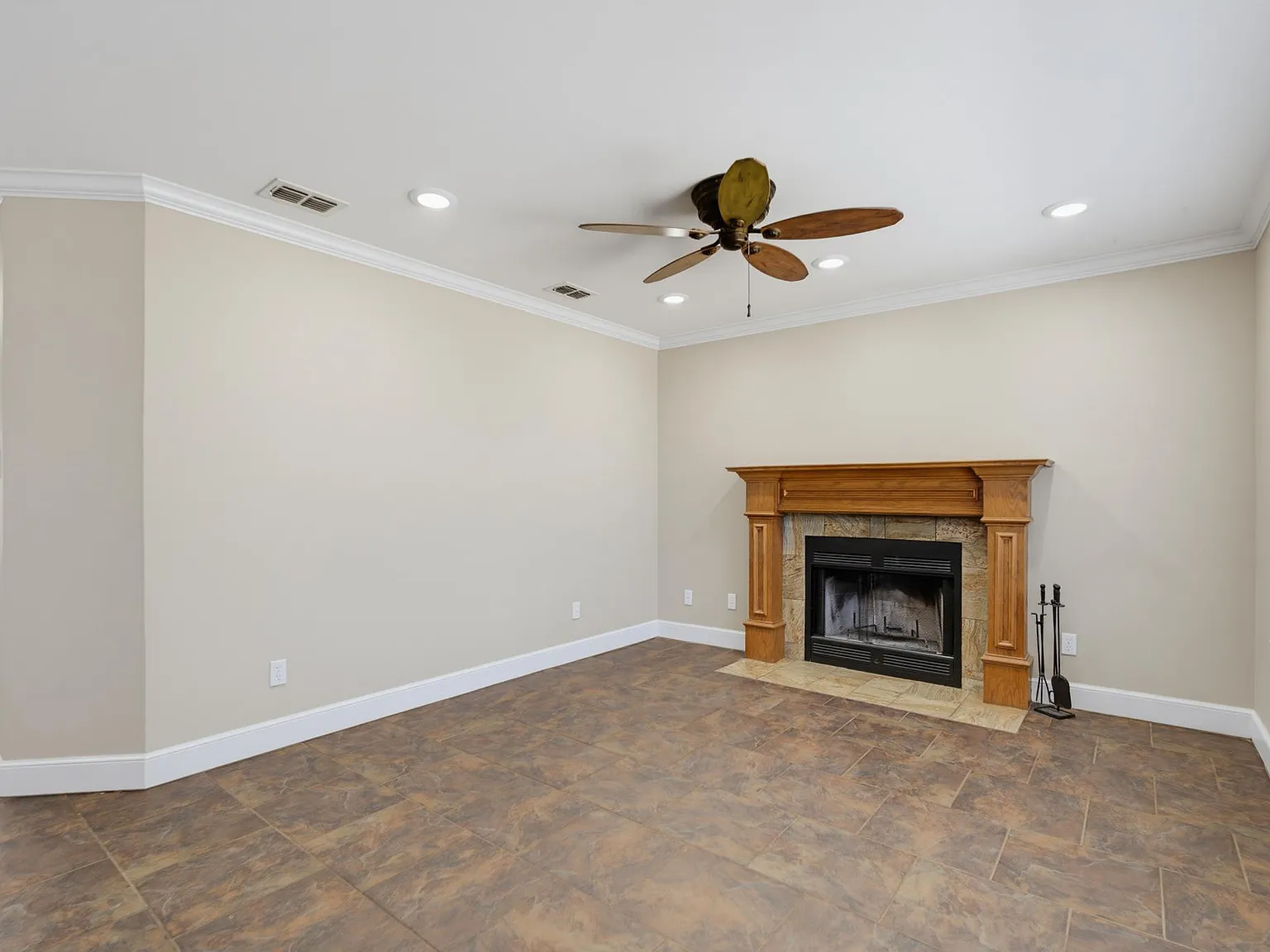 2 bed, 900 sqft, $1,900 — Photo 4