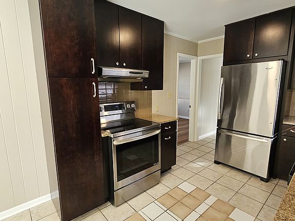 4th image of 903 Oxford Dr