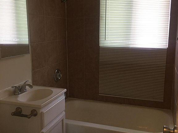 5th image of 900 Manchester St #2