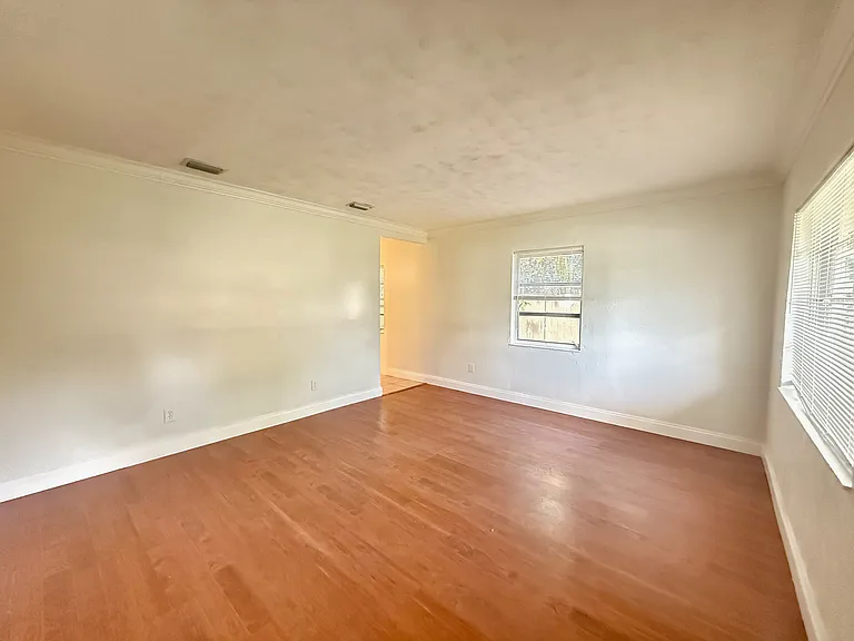 3920 W Bay Court Ave — Photo 10
