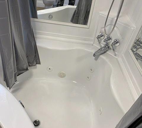 2nd floor jetted bath/shower