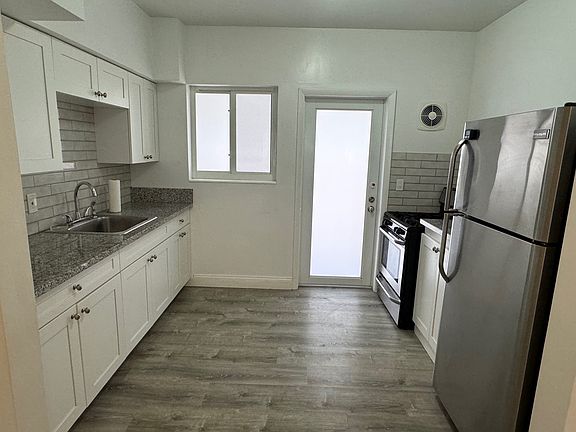 3rd image of 105 S Shore Dr APT 2