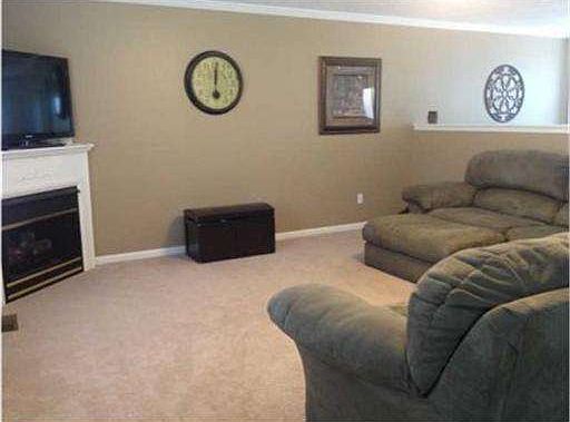 3rd image of 381 Glenda Ln