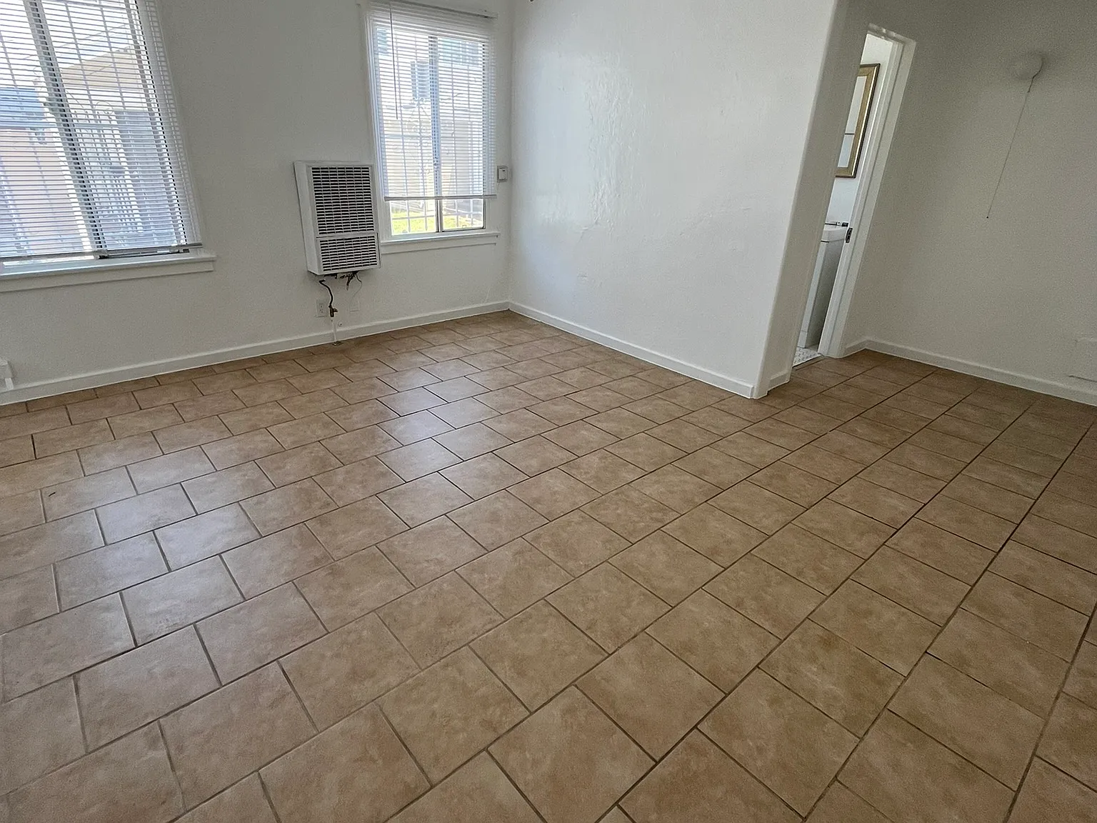 Studio, 450 sqft, $1,495 — Photo 2
