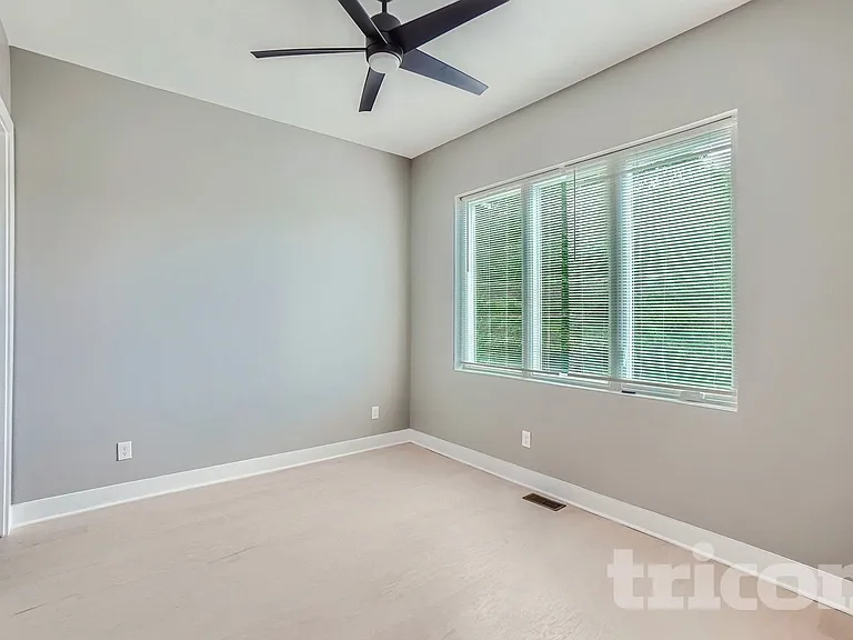 865 Cavanaugh Ave SE — Photo 4