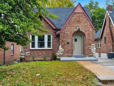 4 Saint Charles Pl, Saint Louis, MO, 63119
