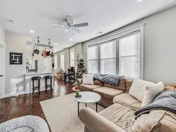 1800 N Honore St APT 2R, Chicago, IL 60622