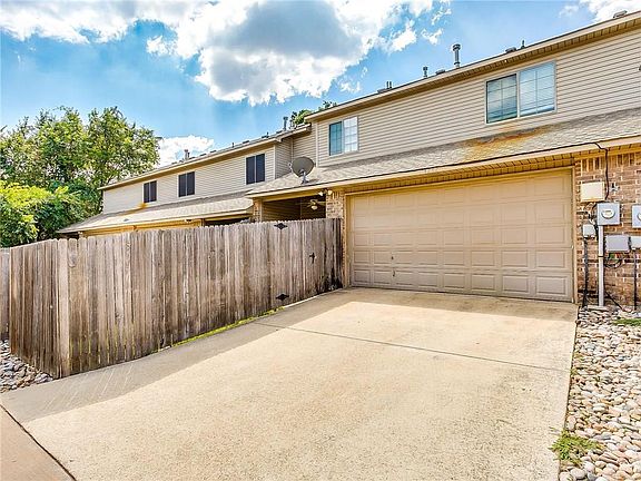 4th image of 4282 Towne Lake Ct