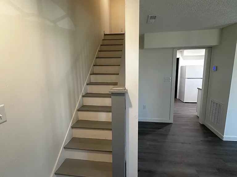 530 W Washington St #B — Photo 7