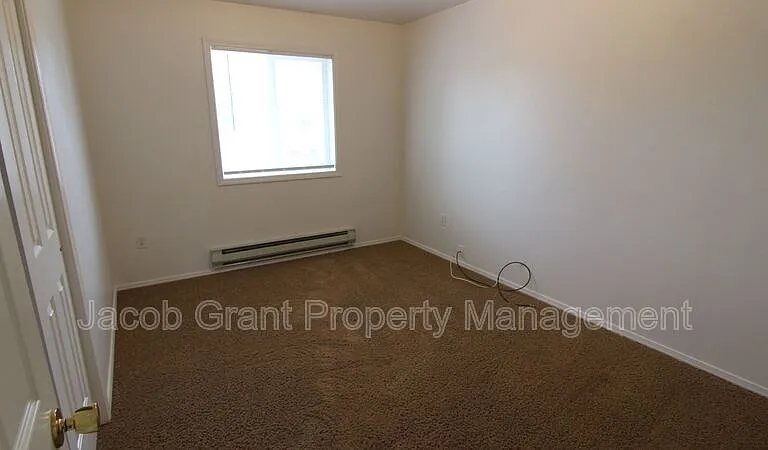 385 Golden St #4 — Photo 9