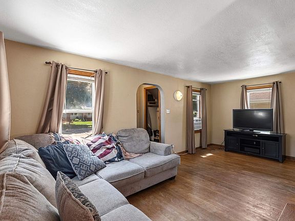 2nd image of 200 Hamilton St