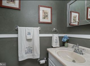 8 Pine St, Willingboro, NJ 08046