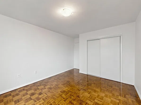 120 Dundas Street East