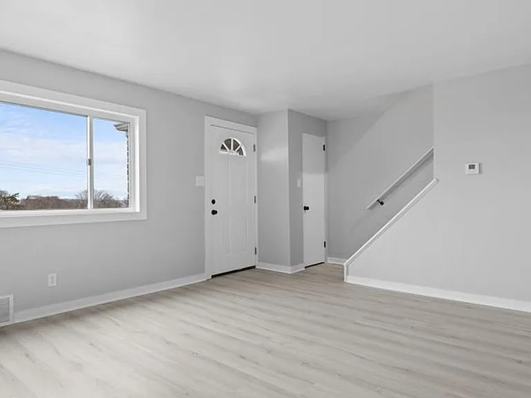 227-229 Shadyhill Rd — Photo 4