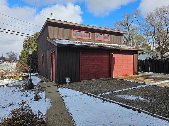5th image of 261 E Beaudoin St