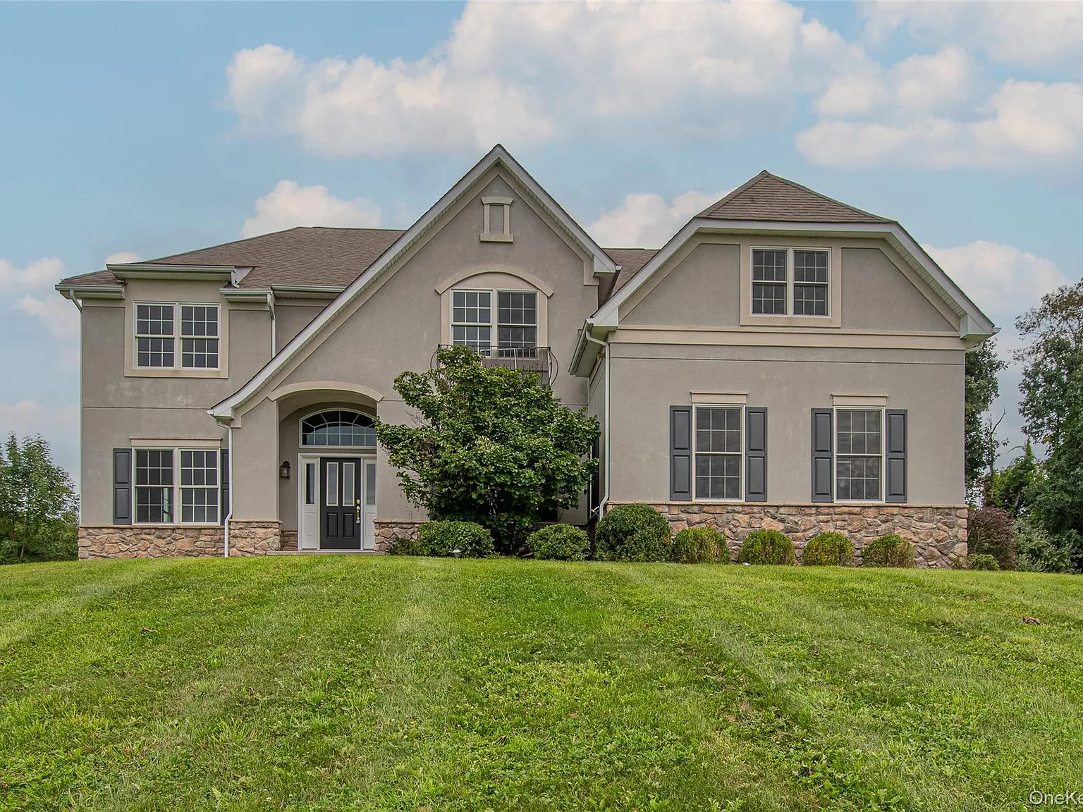 4 bed, 3.5 bath, 3771 sqft, $4,500 — Photo 1