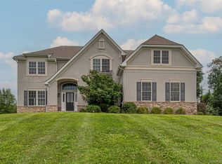 86 Victoria Dr, Poughquag, NY 12570