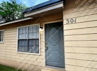 844 E Sunshine Dr APT 301, San Antonio, TX 78228