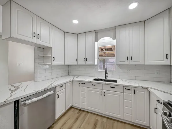 6638 Thornwall St, Houston, TX 77092