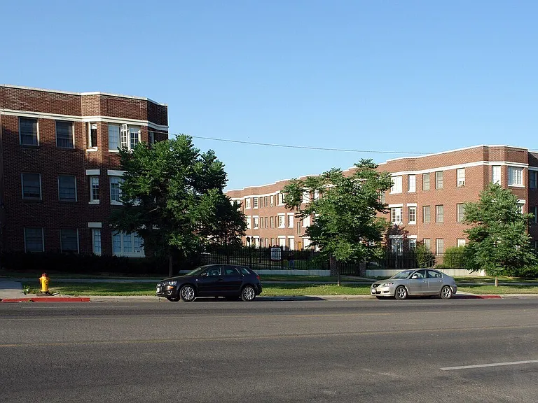 Broadway Apartments — Photo 17