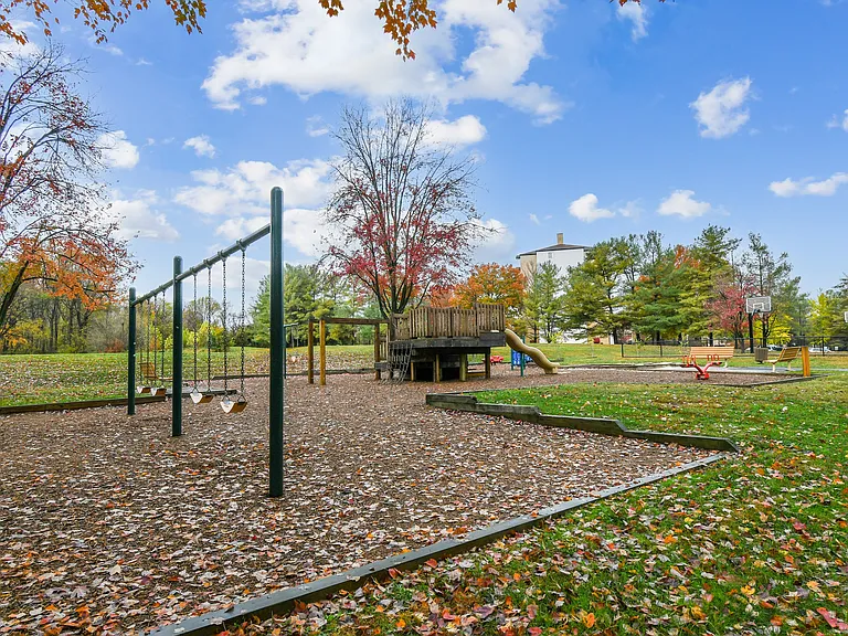 Poplar Glen — Photo 41