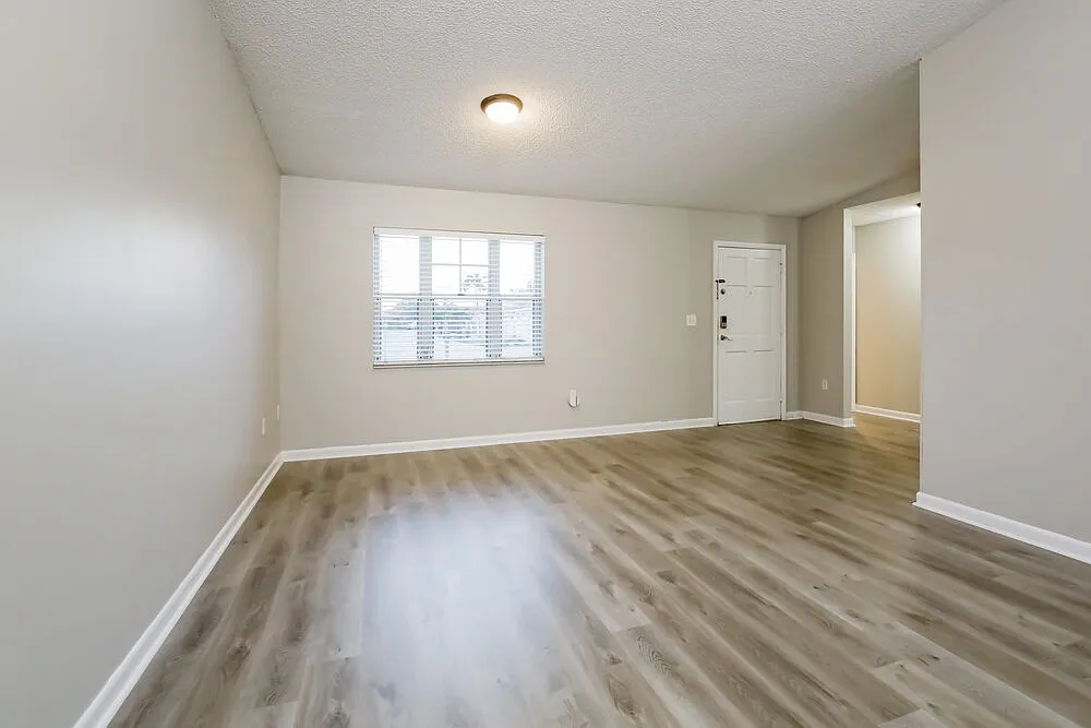 4 bed, 2.0 bath, 1752 sqft, $3,665 — Photo 4