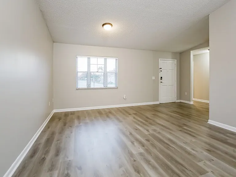 1739 SW 138th Ave — Photo 4