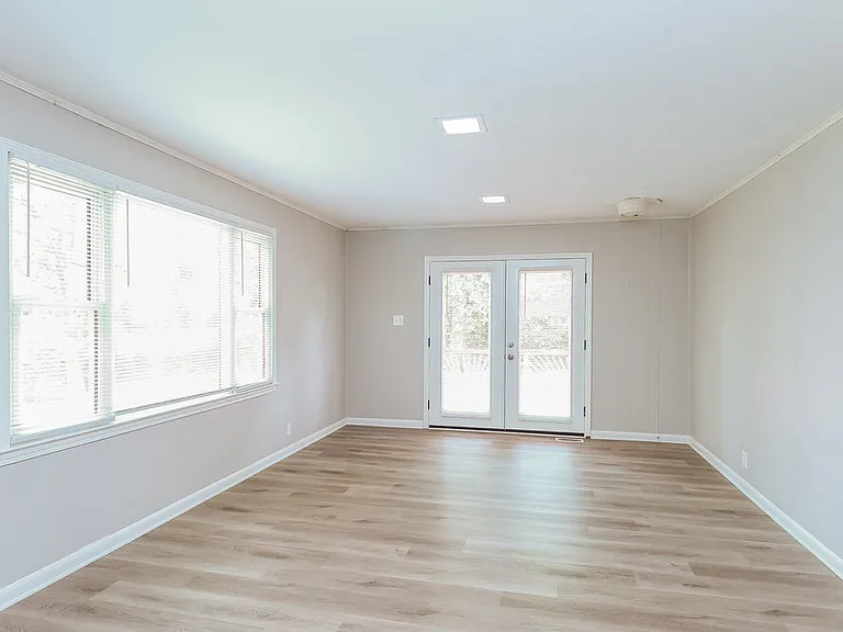 2910 Freida Ln — Photo 10