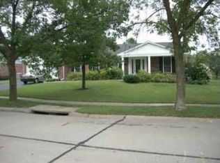 324 Glan Tai Dr, Ballwin, MO