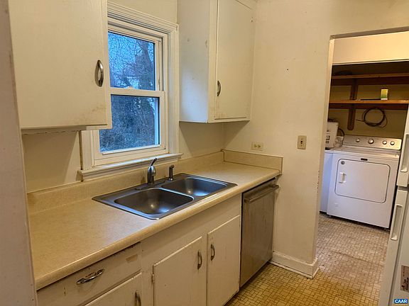 4th image of 1115 E Jefferson St
