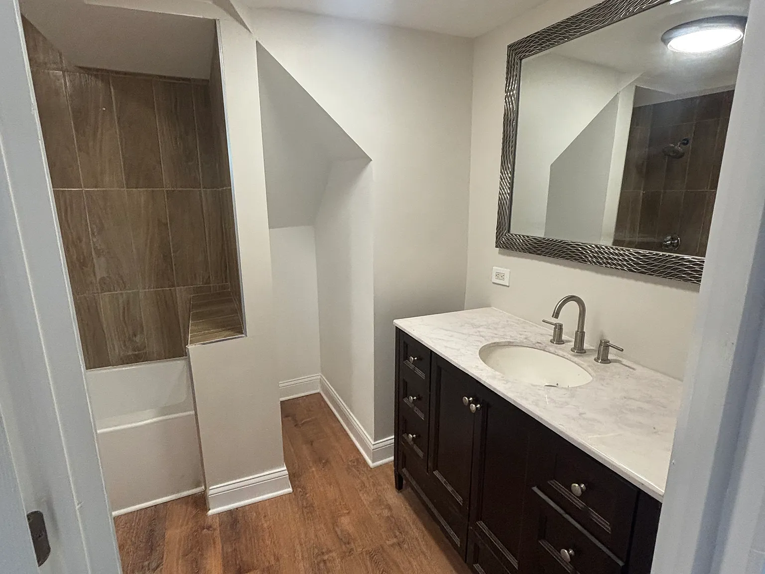 3 bed, 1.5 bath, 2016 sqft, $2,500 — Photo 4