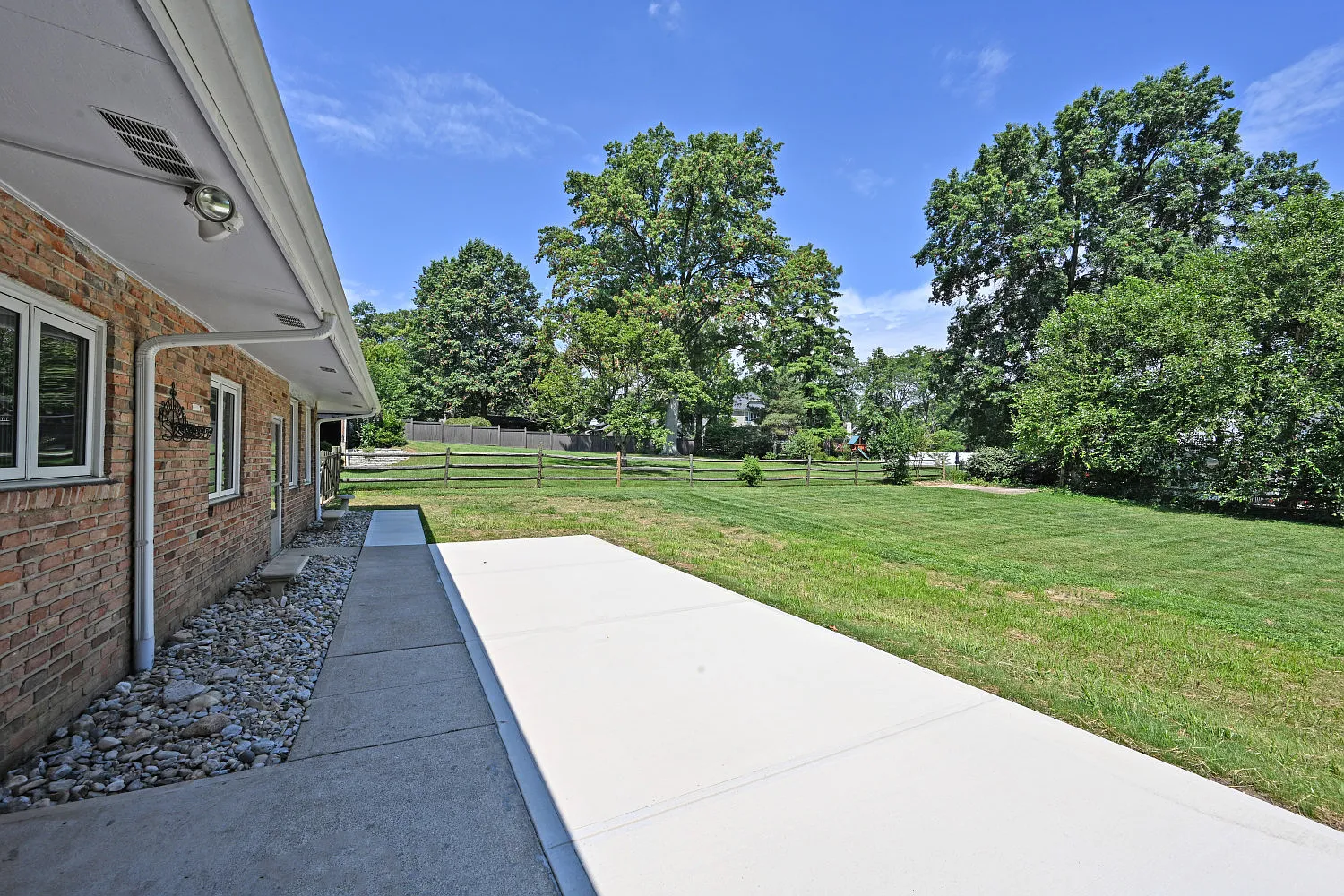 3 bed, 2065 sqft, $2,700 — Photo 4