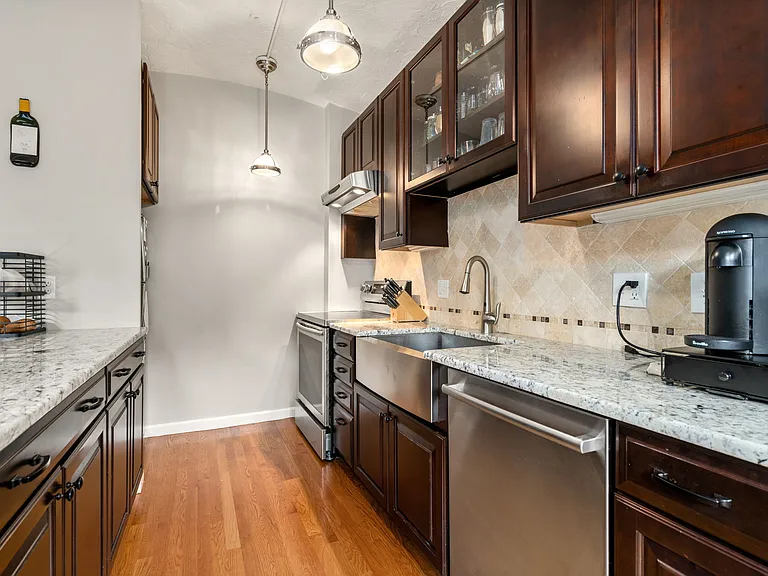 9 Battery St #7 — Photo 8