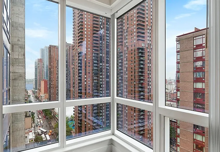 350 W 42nd St #19C — Photo 6