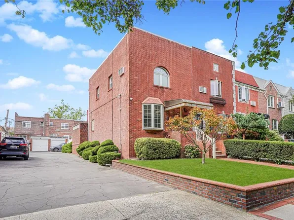 326 Bay 14th Street image 3 of 36