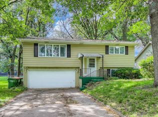 6926 Knollwood Dr, Mounds View, MN 55112